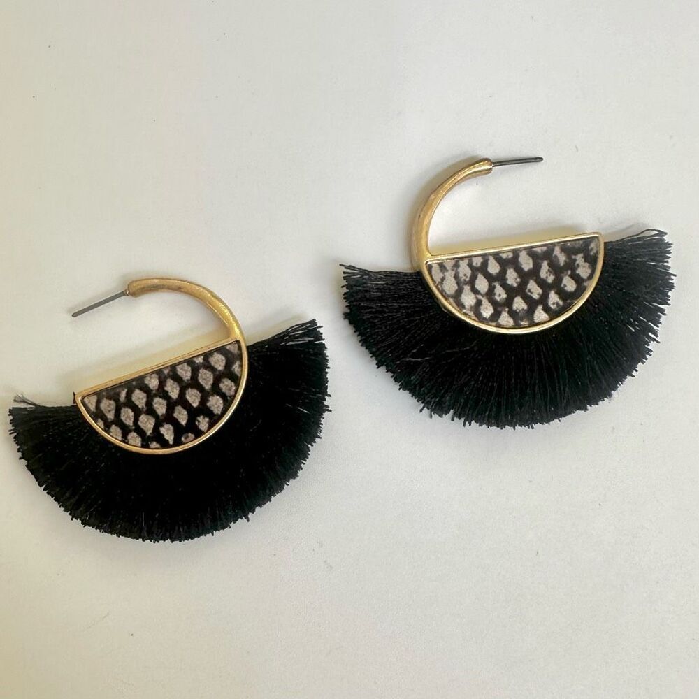 Half moon black and gold tone fringe earrings - Picture 2 of 7